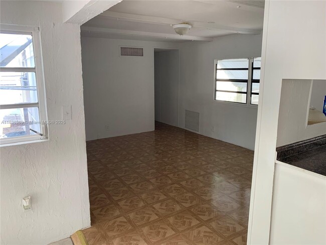 Photo - 740 Largo Rd