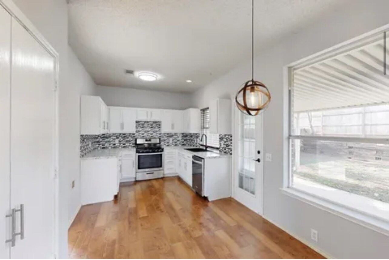 Photo - 907 Waterford Way