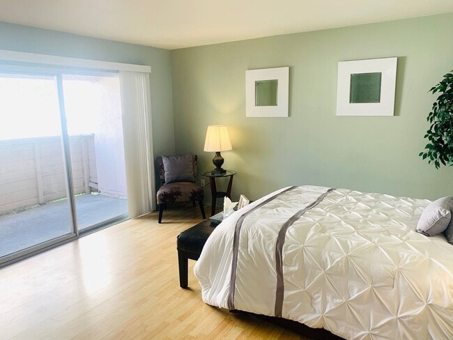 Photo - BEAUTIFUL CONDO! 2 MINUTE WALK TO CAMPUS!