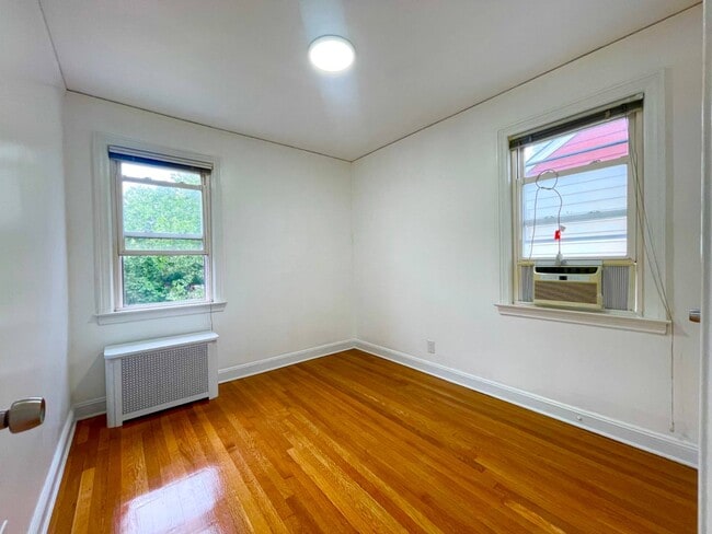 Building Photo - 163-18 25th Dr Rental