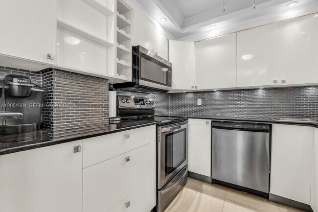 Photo - 220 Kings Point Dr Unit 314