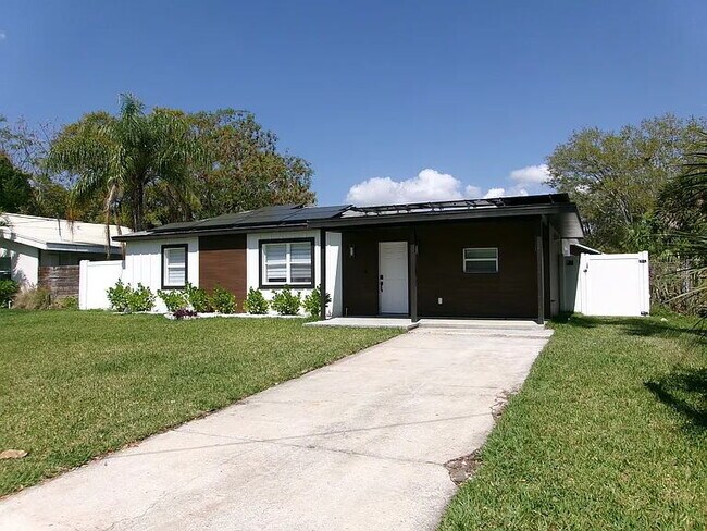 Building Photo - Fully Furnished Tampa Retreat Near Bayshore Blvd