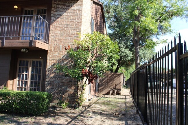 Photo - 7522 Holly Hill Dr Unit 1