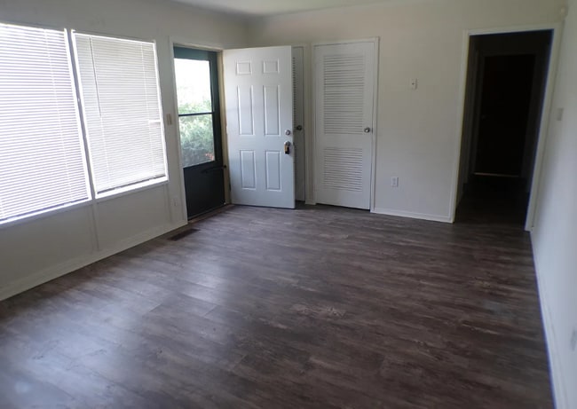 Photo - 995 Hillridge Rd