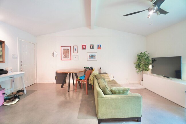 Photo - 1117 Mariposa Dr Unit B