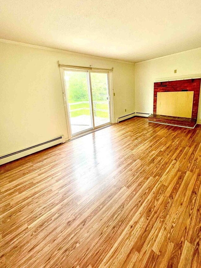 Photo - 6-Bedroom, 2-Bath Single-Family Home – Prime UVM Location (55 East Terrace)