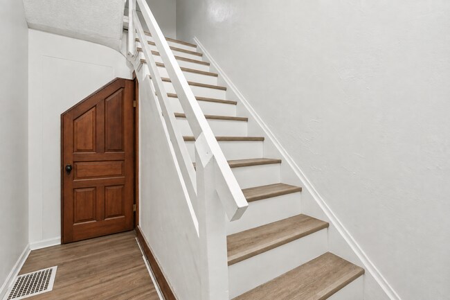 2156 W Clifton Ave Unit 2