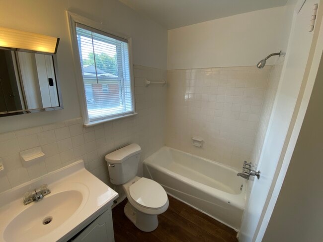 Birch Bathroom: Classic