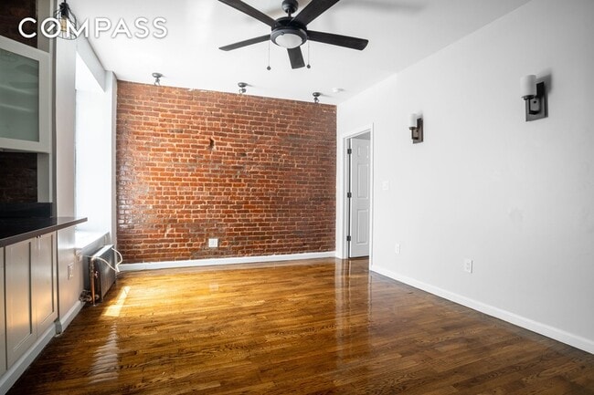 Photo - 1186 Putnam Ave
