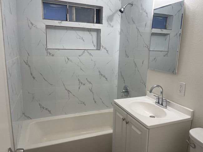 Photo - 753 Bartlett Ave