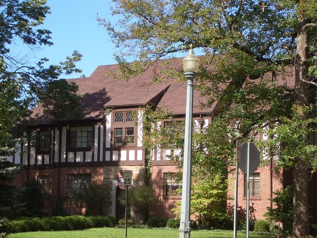 Photo - Apartments on the Square in Mariemont