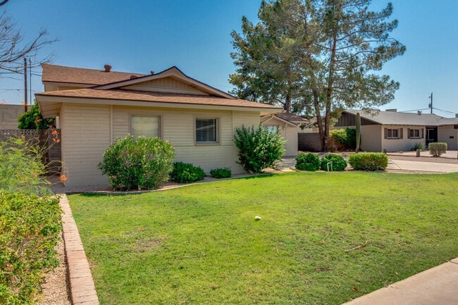 Photo - 137 E Riviera Dr