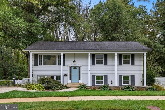 Building Photo - 5023 King Richard Dr