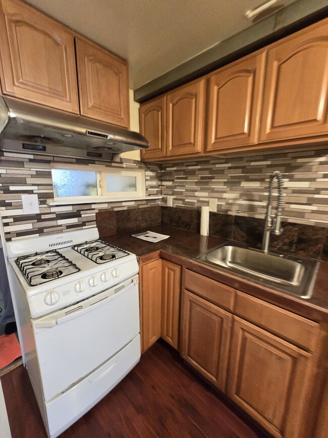 Photo - 706 Athens St