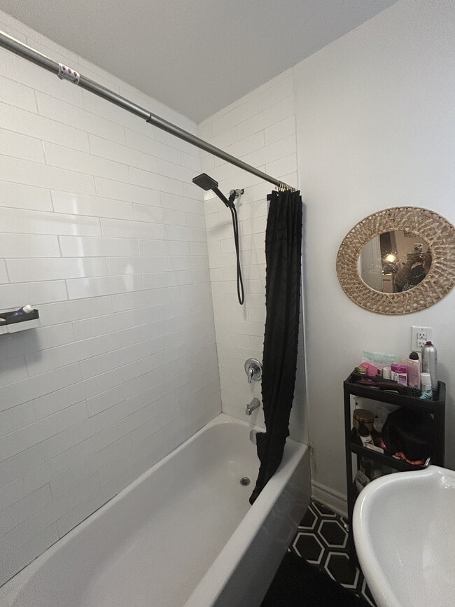 Photo - 1267 King St W Unit Room E (Lower)