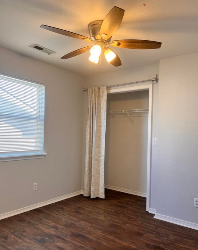 Photo - 2212 E 8th St Unit 2212 E 8th St  D