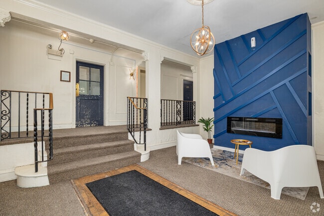 Photo - English Manor Apartments