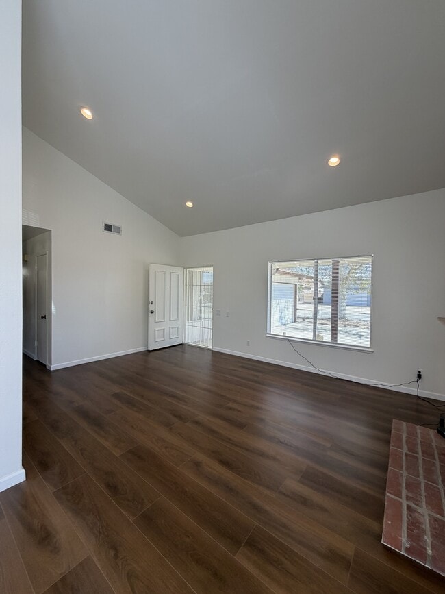 Photo - 44215 Hanstead Ave