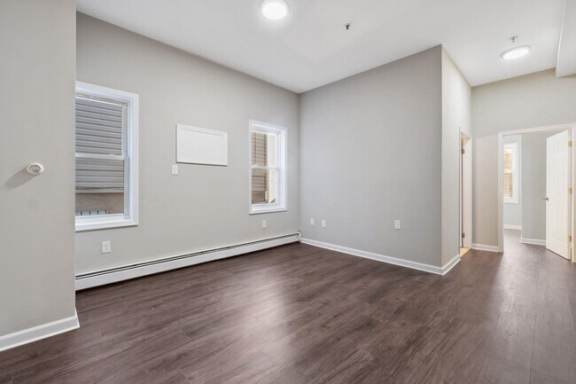 Photo - 162 Clerk St Unit 1