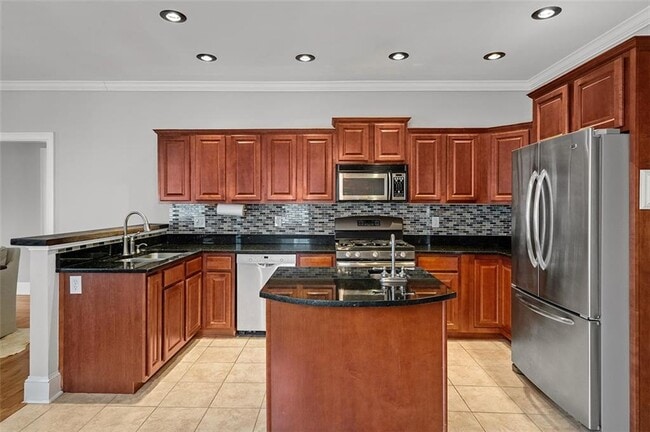 Photo - 372 Clifford Ave NE