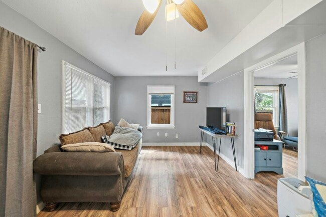 Photo - 609 Sealy Ave