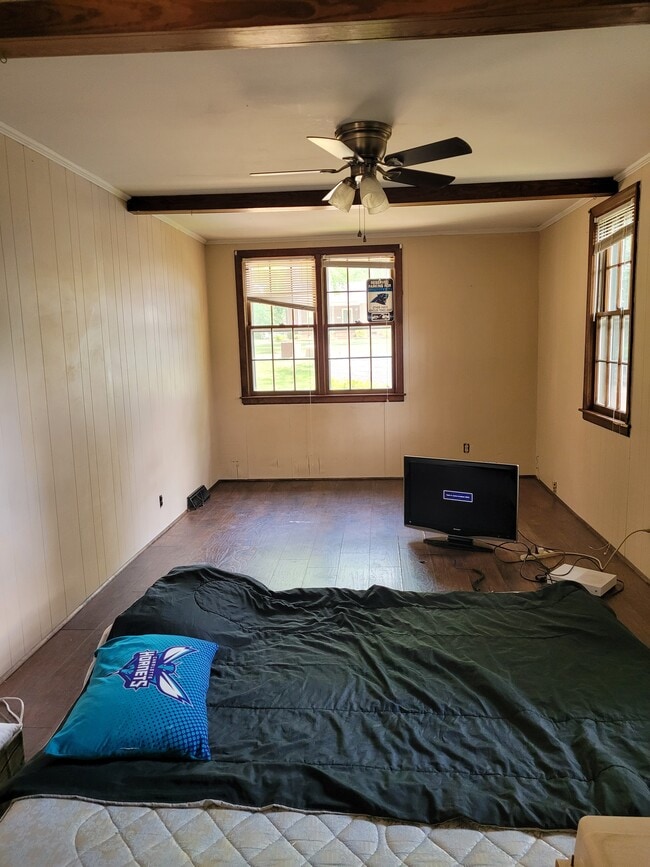 Photo - 1049 Woodland Dr