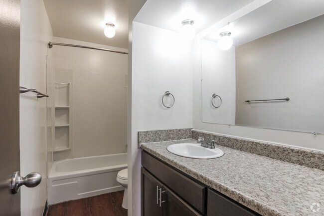 2 Bed/ 1 Bath Flat - 750 Sq Ft - Arlington Village