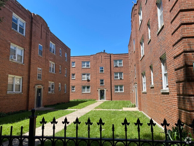 Building Photo - 4220 S Michigan Ave Rental