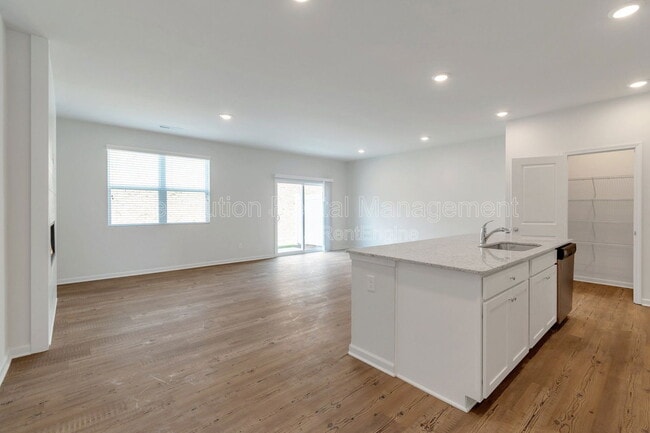 Photo - 101 Tumbling Waters Trl