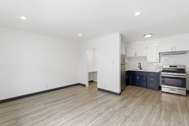 Building Photo - 2301 S Ridgeley Dr