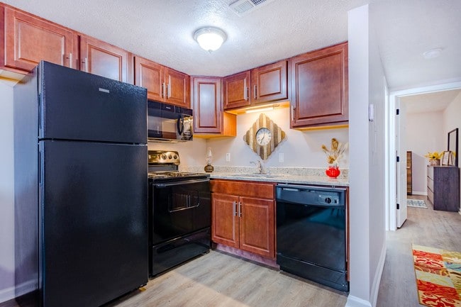 Photo - 610 E College St