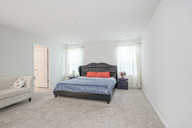 Photo - 32 Westmont Dr Unit Rm 5