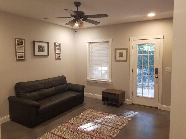 Living room - 2661 Glenrose Hl Unit Room 1