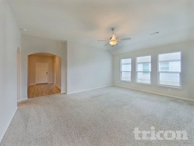 Photo - 304 Micah Ln