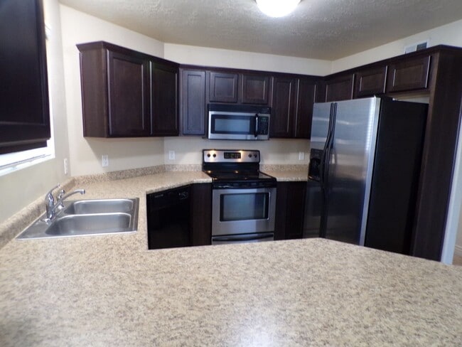 Photo - Great 3 Bed 2 Bath Sandy Condo!!