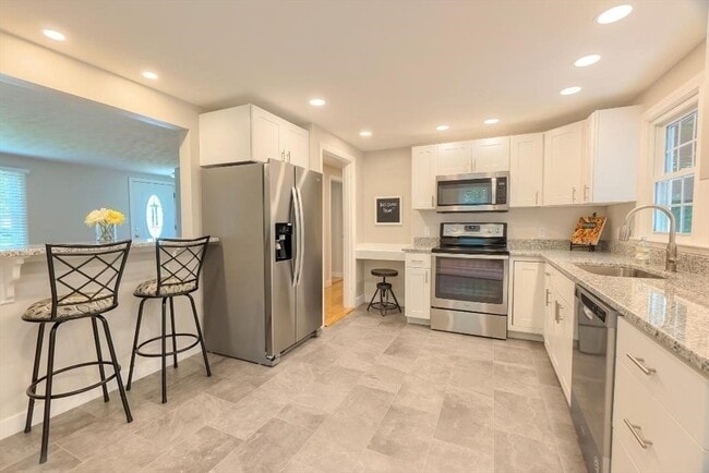 Photo - 2 Bay Edge Ln