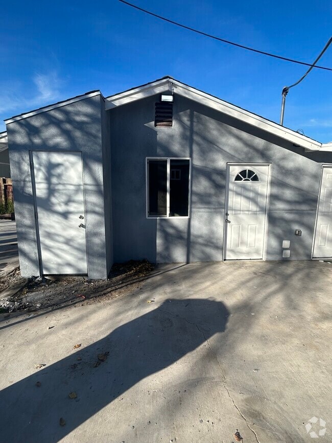 Building Photo - 1819 Harding St Unit B Rental