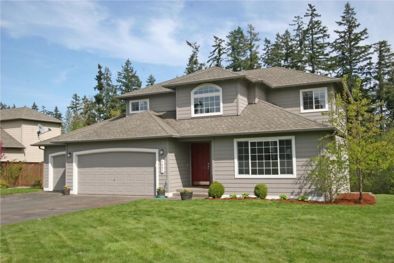 Beautiful Spacious Chaffey Home on a Shy 1... - Beautiful Spacious Chaffey Home on a Shy 1...