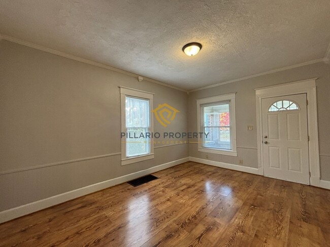 Photo - Blocks from Rhodius Park, Crisp and Fresh ...