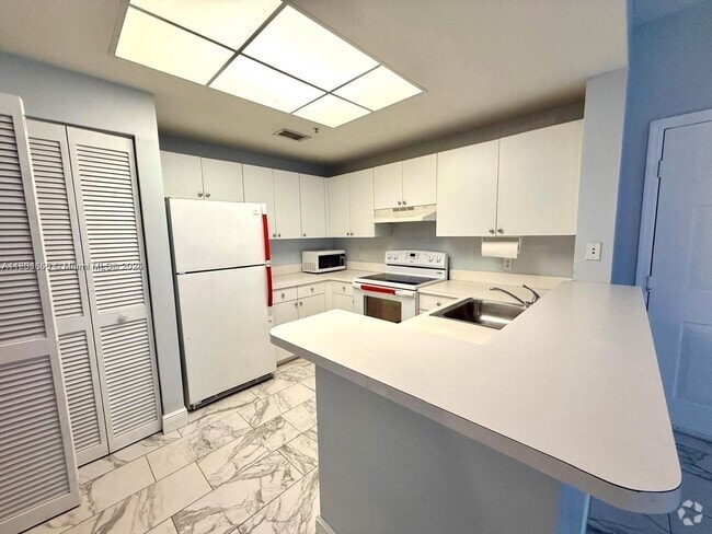 Building Photo - 2015 SE 10th Ave Unit 127 Rental
