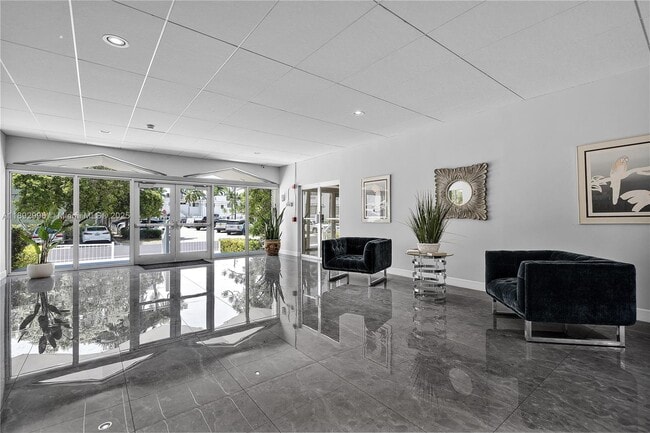 Photo - 9700 E Bay Harbor Dr Unit 305