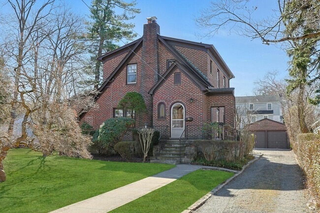 Building Photo - 10 Robins Rd Rental