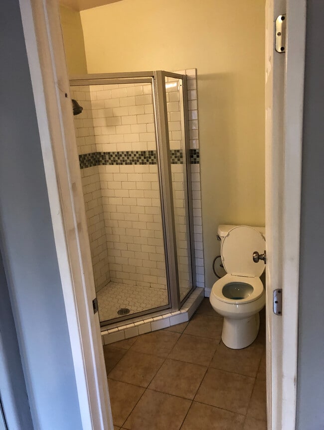 Photo - 18953 Bessemer St Apartamentos