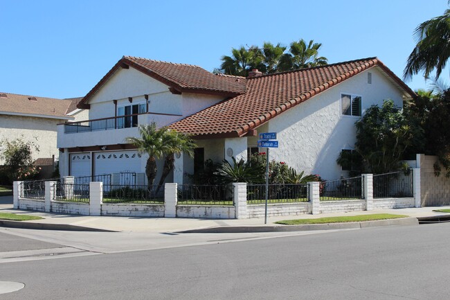 Photo - 465 S Tracy Ln