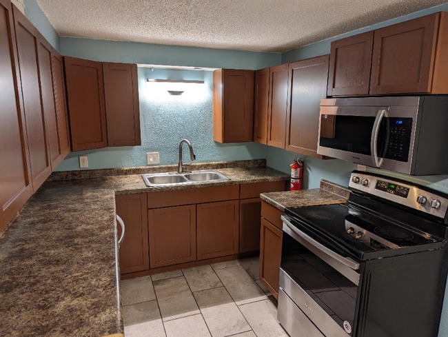 Building Photo - 635 W 25th St Rental