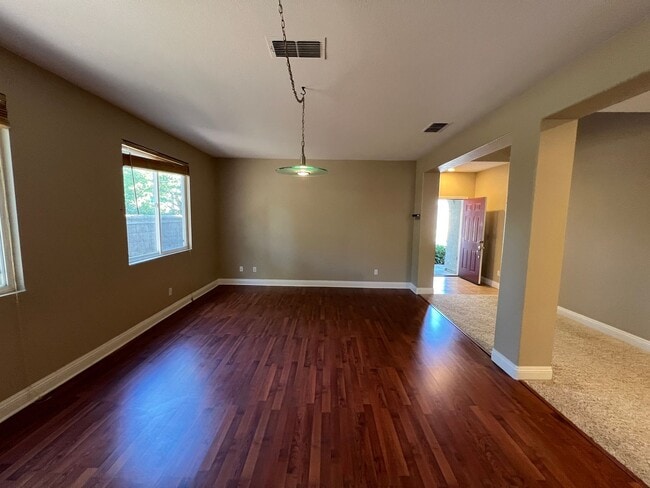 Photo - Highly Saught After Stonelake 4 Bedroom wi...