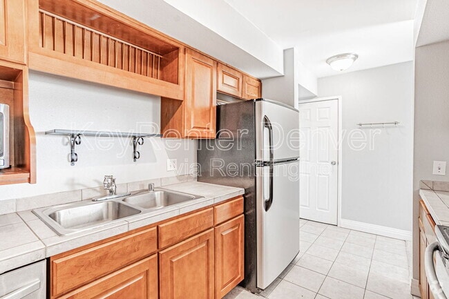 Building Photo - 601 W 11th Ave Unit 215 Rental