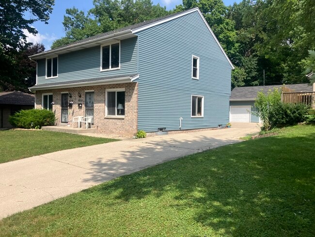 Building Photo - 9328 W Morgan Ave Rental