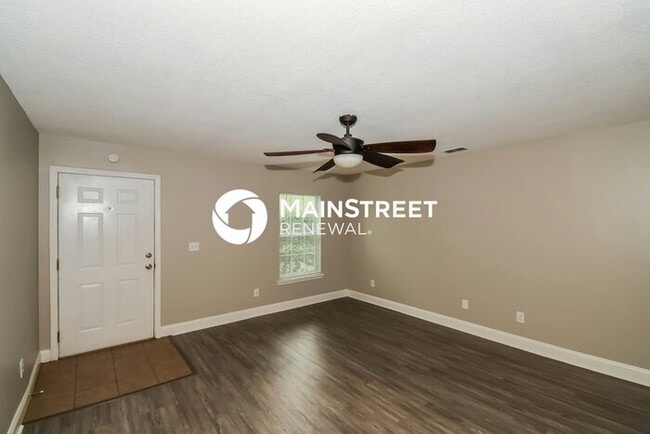 Photo - 3 Bedroom Pet-Friendly Home in Jacksonville, FL with Main Street Renewal