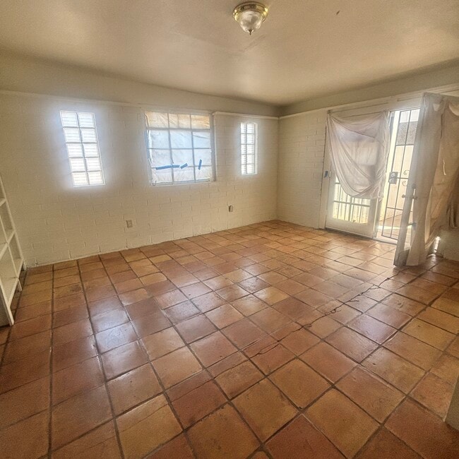 Living Room - 1409 S Mill Ave